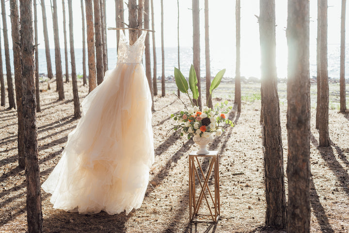 WHY YOUR SUMMER WEDDING SHOULD BE OUTDOORS.